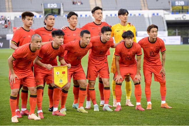 中国男足荣誉之战负重致远